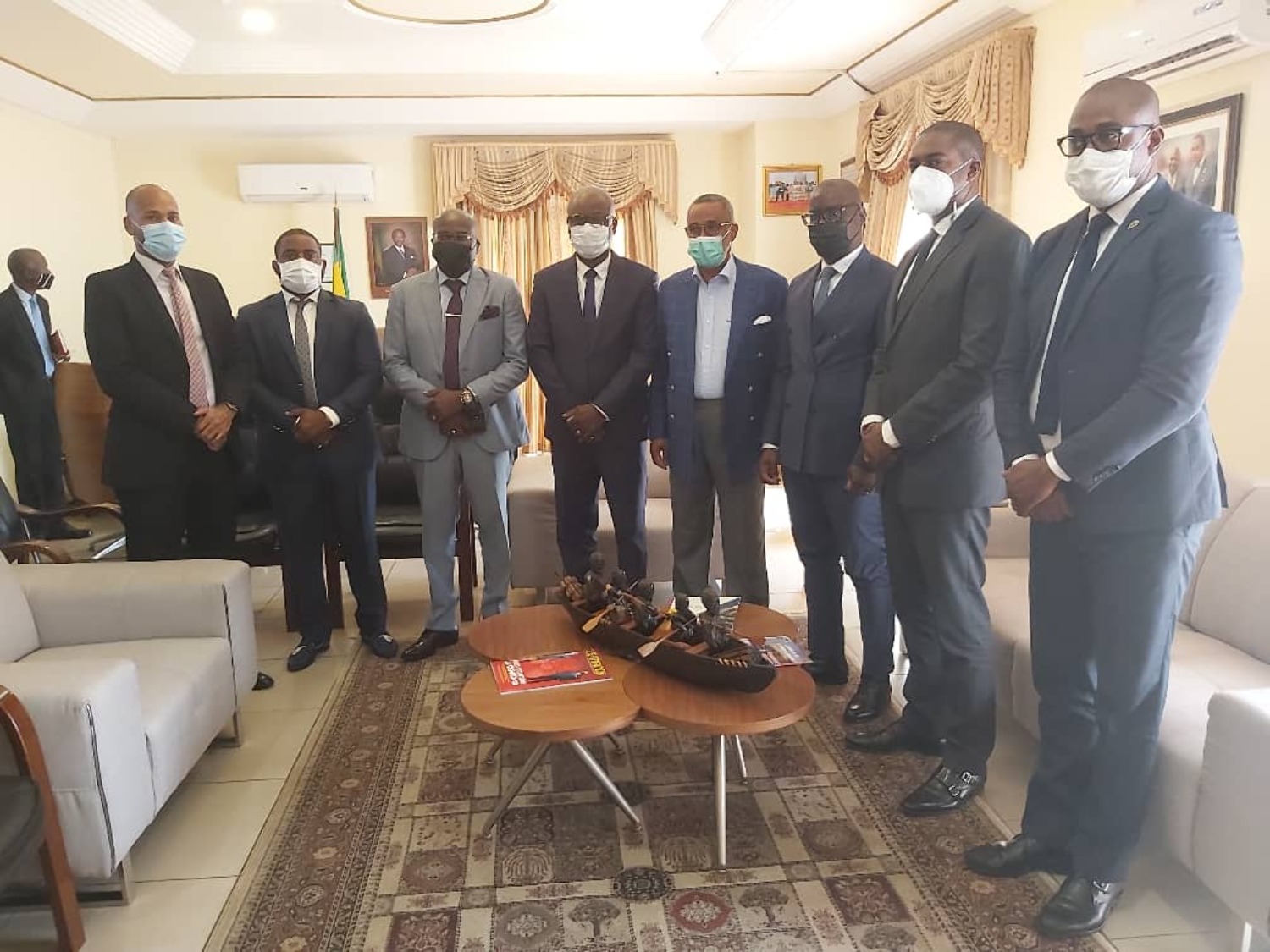Le Directeur G n ral De La DGDDI Re u Par Le Maire De Port Gentil le-directeur-g-n-ral-de-la-dgddi-re-u-par-le-maire-de-port-gentil